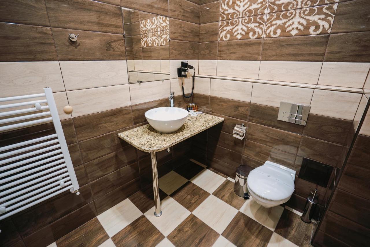 Хотел Театъръ Hotel Pleven Exterior photo