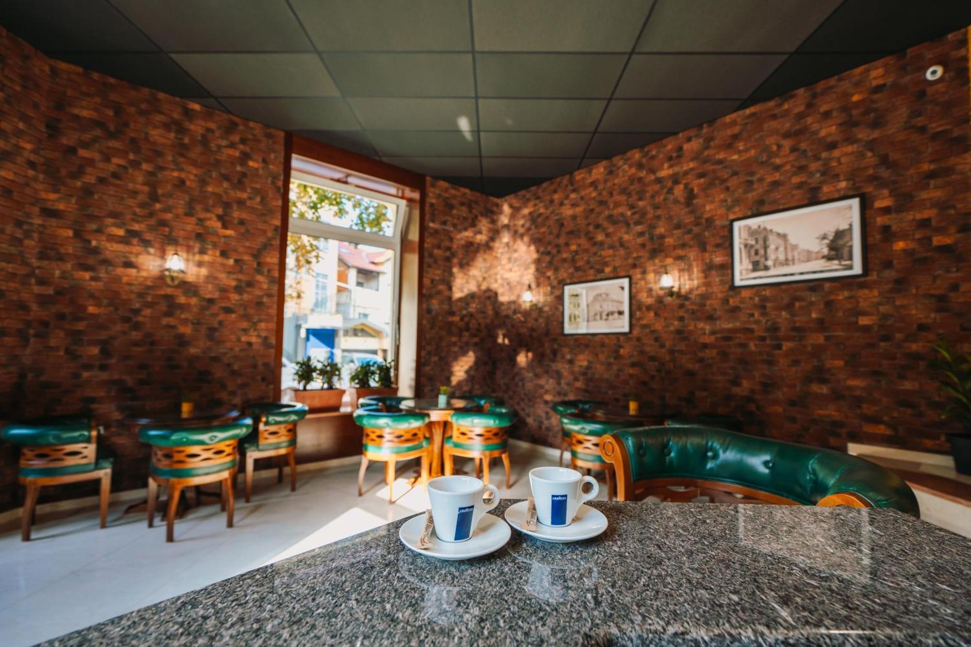 Хотел Театъръ Hotel Pleven Exterior photo