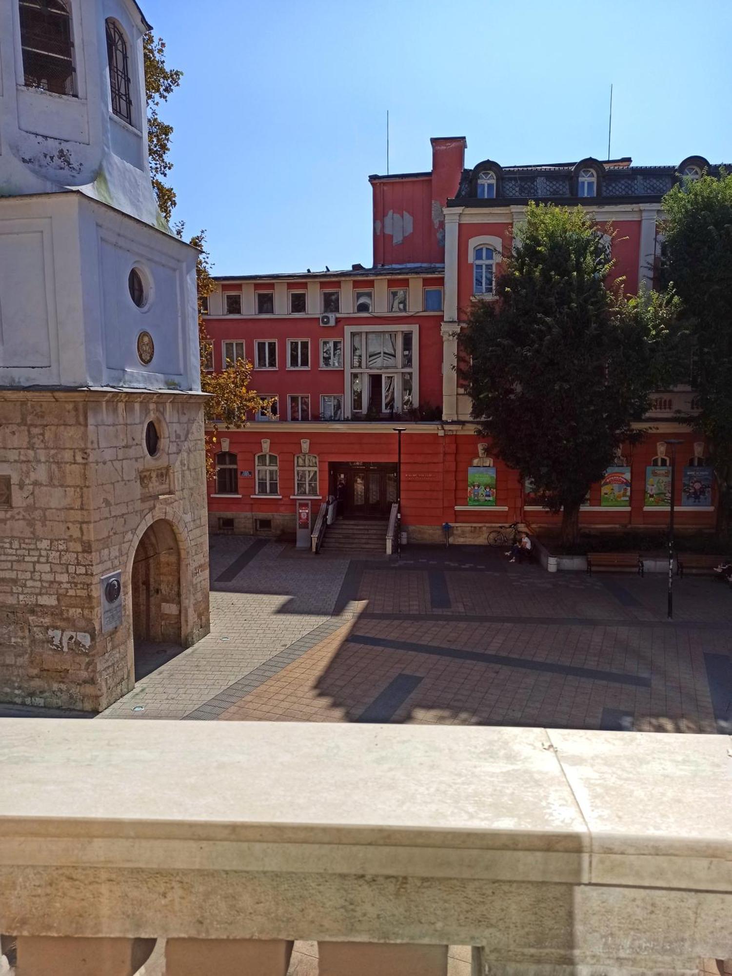 Хотел Театъръ Hotel Pleven Exterior photo