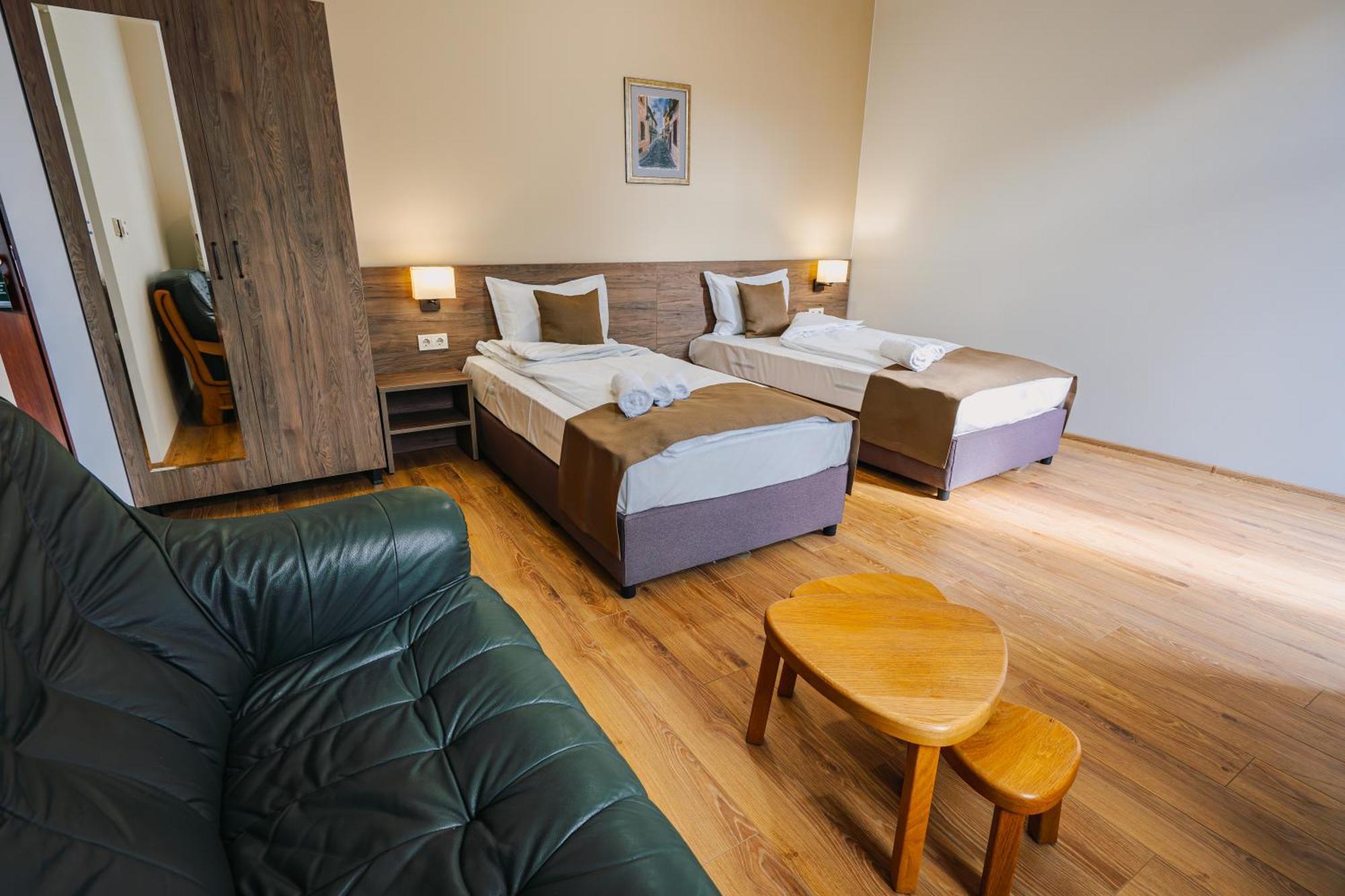 Хотел Театъръ Hotel Pleven Exterior photo